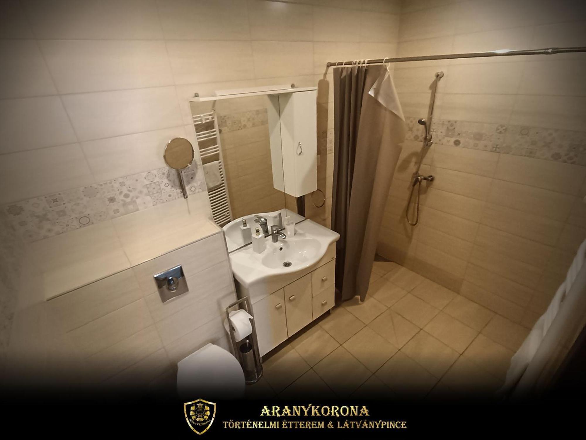 Aranykorona Apartmanhaz Miskolc Exteriör bild