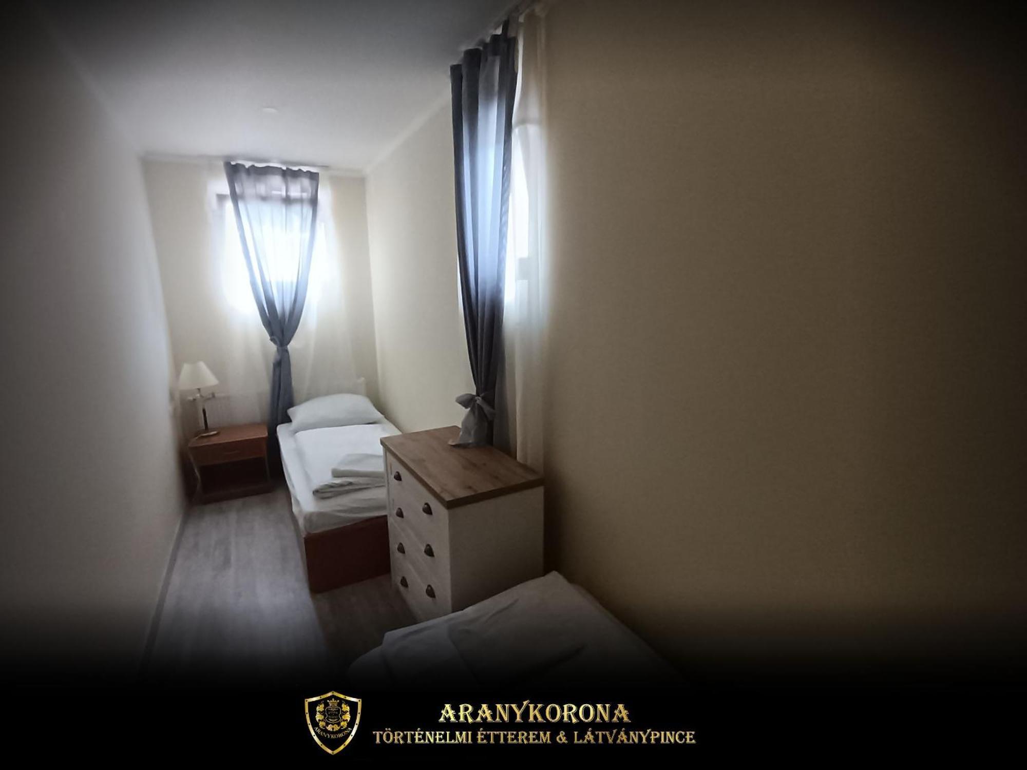 Aranykorona Apartmanhaz Miskolc Exteriör bild